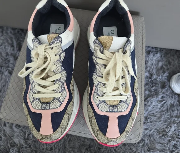 Gucci Navy and Cream Sneakers - Picture 3 of 13